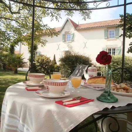 Aux Jardins De L'emiliere