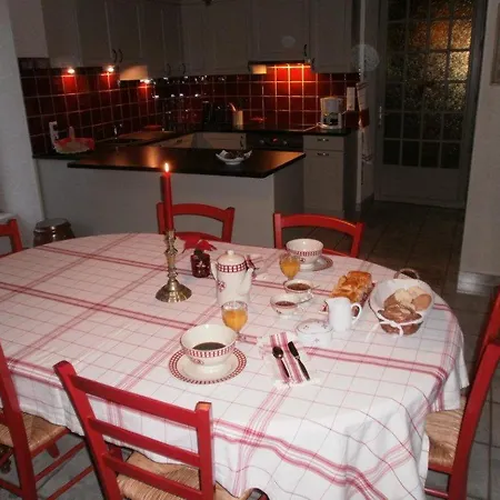 Aux Jardins De L'emiliere Bed & Breakfast *