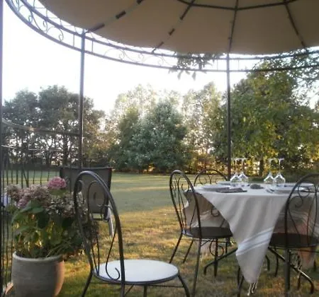 Aux Jardins De L'emiliere Bed & Breakfast Saint-Mathurin (Vendee)